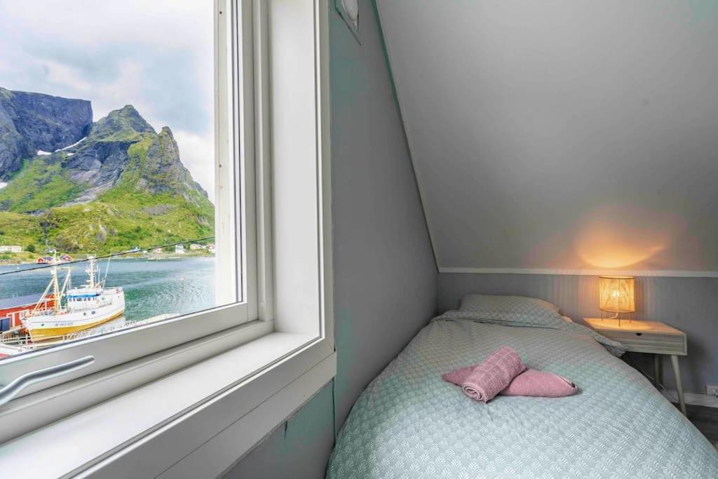 Reine Front View - Mountain & Seaview 빌라 외부 사진
