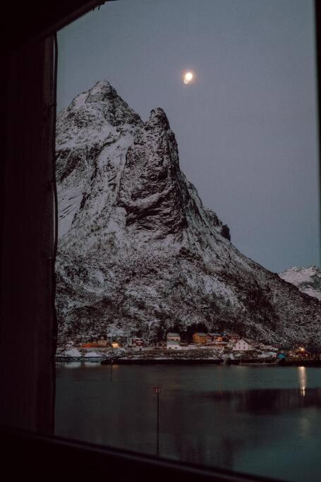 Reine Front View - Mountain & Seaview 빌라 외부 사진