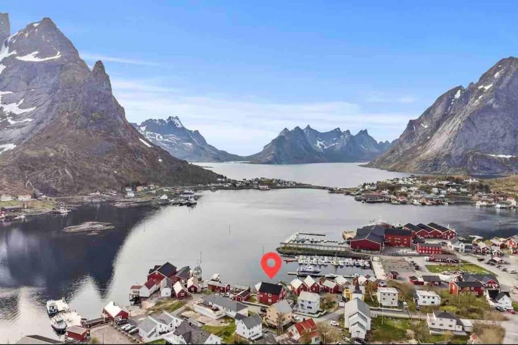 Reine Front View - Mountain & Seaview 빌라 외부 사진