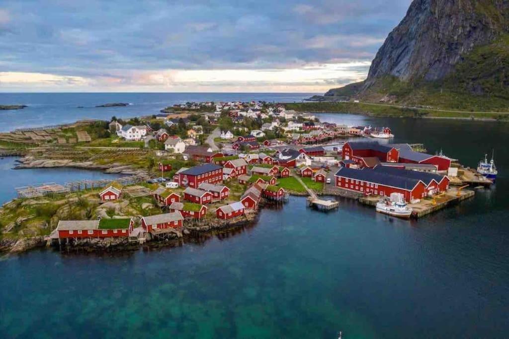 Reine Front View - Mountain & Seaview 빌라 외부 사진
