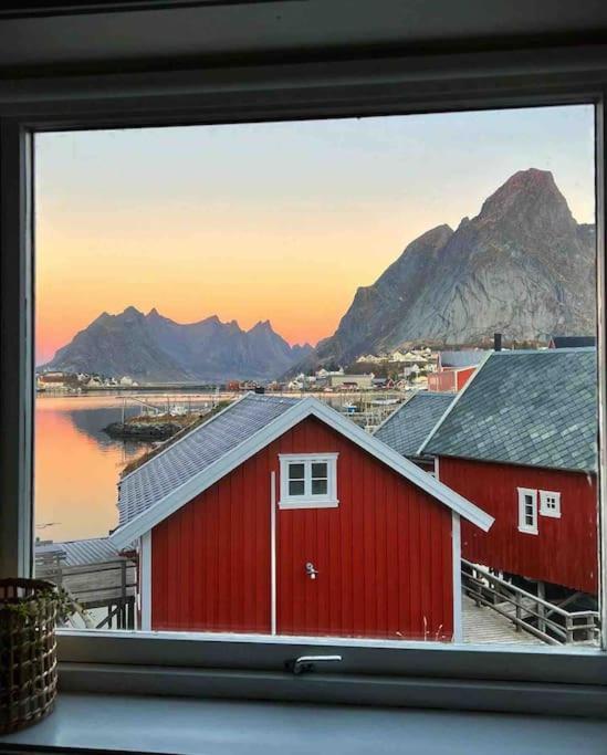 Reine Front View - Mountain & Seaview 빌라 외부 사진