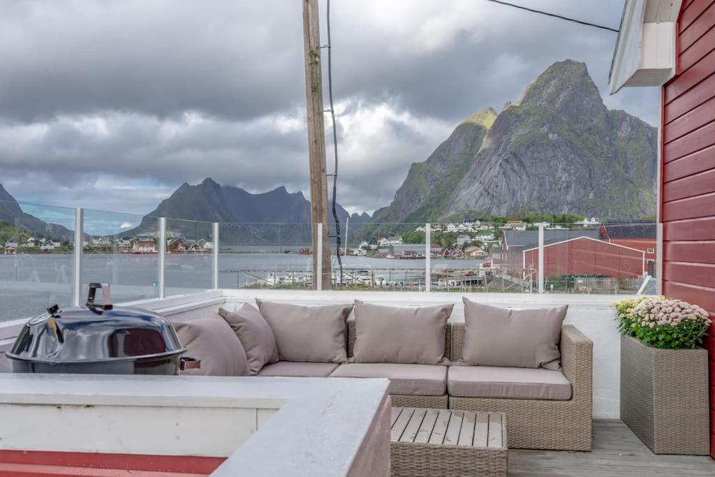 Reine Front View - Mountain & Seaview 빌라 외부 사진